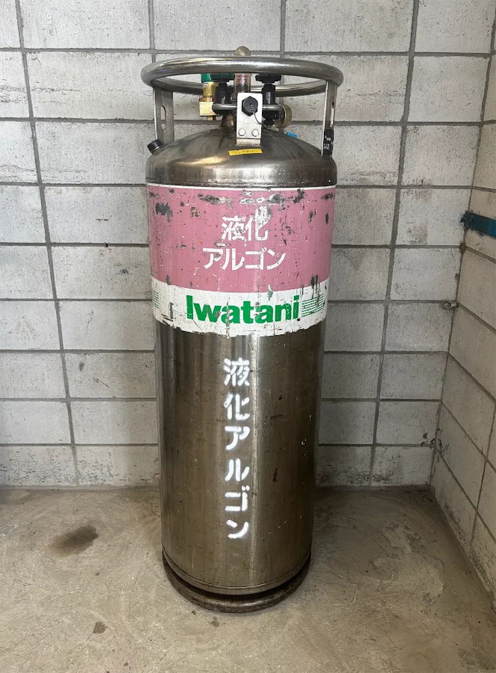 液化アルゴン　ベッセル容器